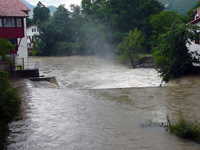 Swollen river at St-Jean-Pied-de-Port